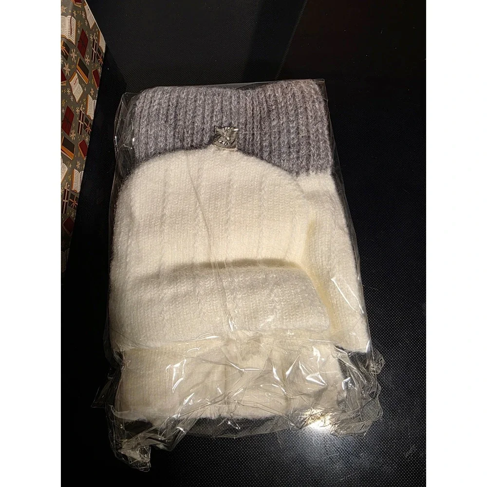 Owlcrate‎ Quicksilver Advent mittens